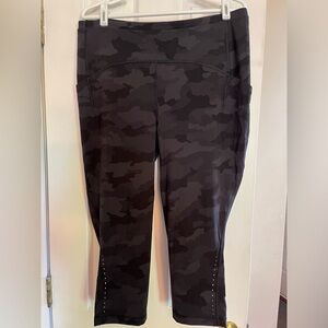 Lululemon Swift Speed High Rise Crop 21” size 14